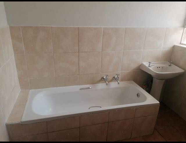 2 BEDROOM APARTMENT FOR SALE IN FLORAUNA